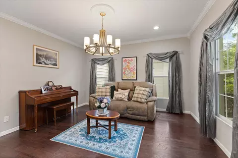 Living - 604 Sylvan Dr, Longview, TX 75602 photo 1 of 4