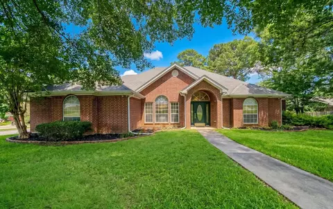 1302 Spring Tree Ln, Kilgore, TX 75662