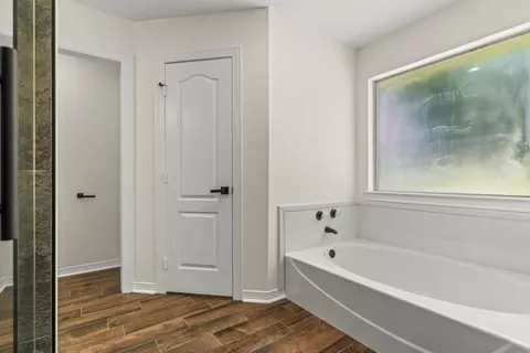Entry Way - 222 Maxey Rd, Longview, TX 75605 photo 3 of 4