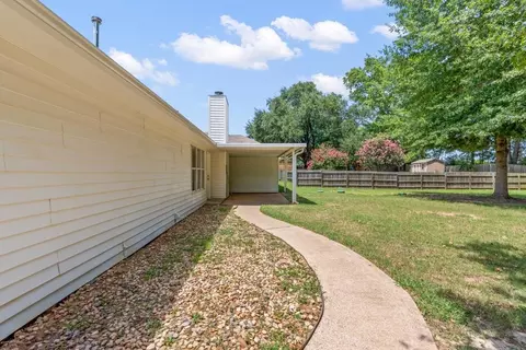 Exterior - 222 Maxey Rd, Longview, TX 75605 photo 2 of 6