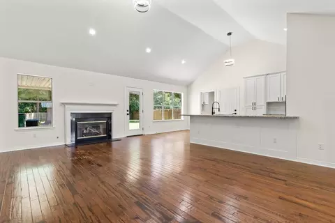 Living - 222 Maxey Rd, Longview, TX 75605 photo 1 of 2