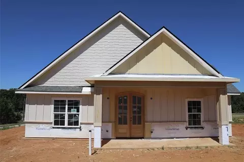 111 W Cupit Way, Gladewater, TX 75647