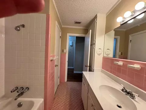 Bath - 2002 Alpine Rd, Longview, TX 75601 photo 2 of 2