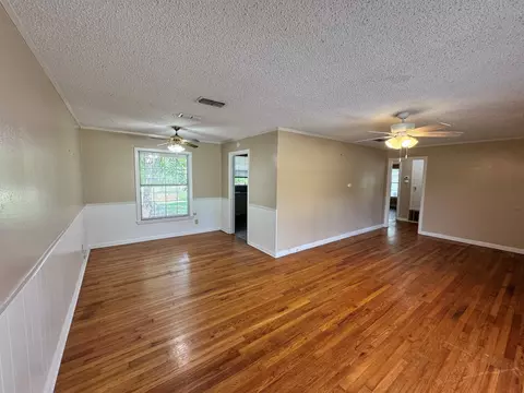 Living - 2002 Alpine Rd, Longview, TX 75601 photo 3 of 4