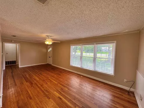 Living - 2002 Alpine Rd, Longview, TX 75601 photo 2 of 4
