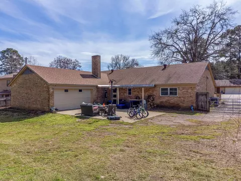 Exterior - 2966 Lynn Dr, Longview, TX 75604 photo 5 of 8