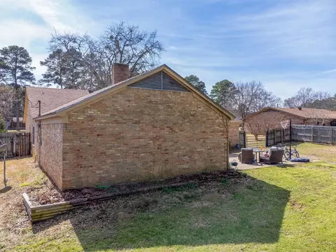 Exterior - 2966 Lynn Dr, Longview, TX 75604 photo 6 of 8