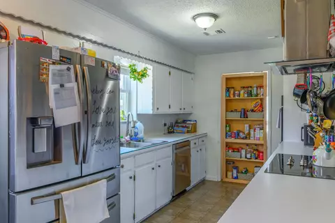 Kitchen - 2966 Lynn Dr, Longview, TX 75604 photo 2 of 4