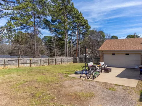 Exterior - 2966 Lynn Dr, Longview, TX 75604 photo 4 of 8