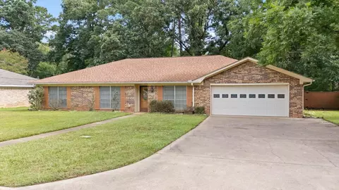 409 Woodway Ln, Longview, TX 75605