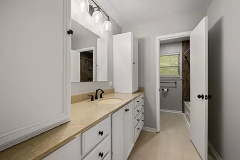 Bath - 116 Fairview Dr, Longview, TX 75604 photo 3 of 4
