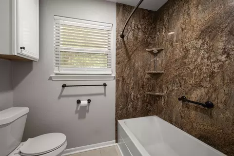 Bath - 116 Fairview Dr, Longview, TX 75604 photo 4 of 4