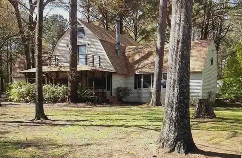 18032 N Lakeview Dr, Troup, TX 75789