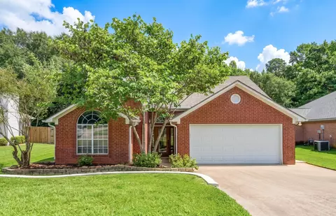 1208 Hummingbird Cir, Longview, TX 75601
