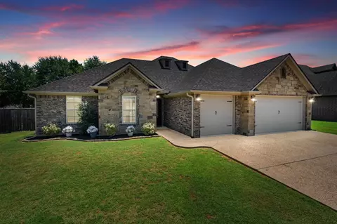 219 Saddle Brook Cir, Hallsville, TX 75650