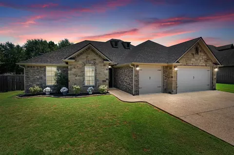 219 Saddle Brook Cir, Hallsville, TX 75650