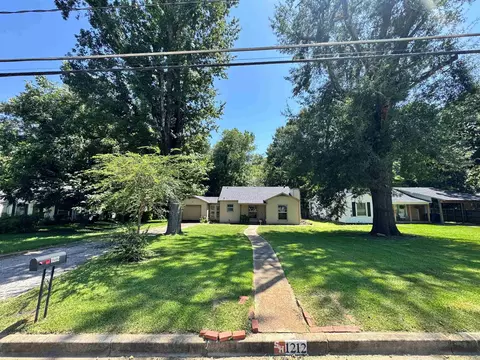 1212 E Lantrip, Kilgore, TX 75662