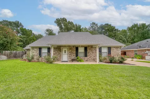 2406 Redbud St, Kilgore, TX 75662