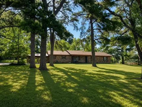 290 Debbie St, Kilgore, TX 75662