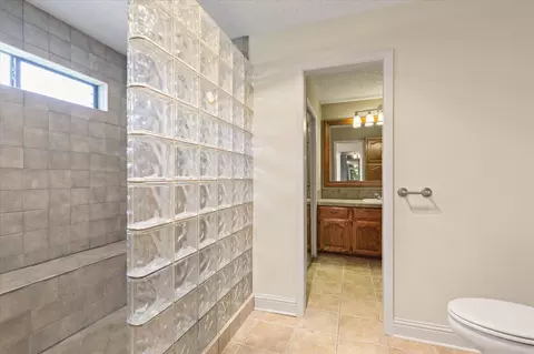 Bath - 900 Regency Dr, Longview, TX 75604 photo 2 of 4