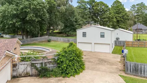 900 Regency Dr, Longview, TX 75604 photo 2