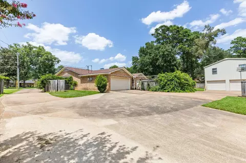 Exterior - 900 Regency Dr, Longview, TX 75604 photo 2 of 5
