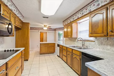 Kitchen - 900 Regency Dr, Longview, TX 75604 photo 4 of 4
