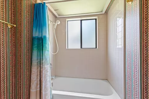 Bath - 900 Regency Dr, Longview, TX 75604 photo 4 of 4