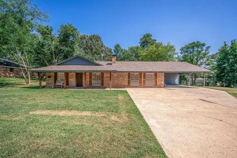 2104 Woodbine Dr, Gladewater, TX 75647