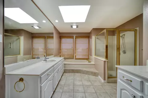 Bath - 1218 Daffodil Ln, Longview, TX 75604 photo 2 of 5