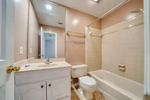 Bath - 1218 Daffodil Ln, Longview, TX 75604 photo 4 of 5