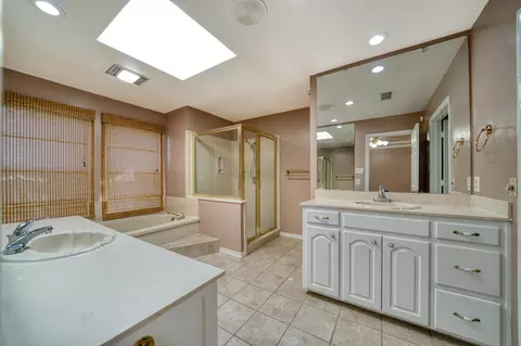 Bath - 1218 Daffodil Ln, Longview, TX 75604 photo 1 of 5