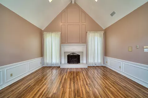Living - 1218 Daffodil Ln, Longview, TX 75604 photo 7 of 9