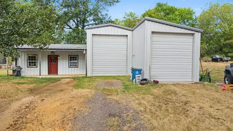 1107 Sanders St, Gladewater, TX 75647