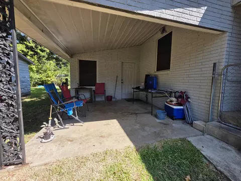 Exterior - 2103 Pine Tree Rd, Longview, TX 75604 photo 2 of 3