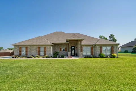 4513 Windsor Park Ln, Kilgore, TX 75662