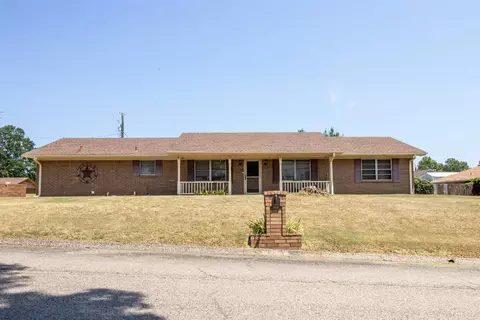 301 E Nancy St, White Oak, TX 75693