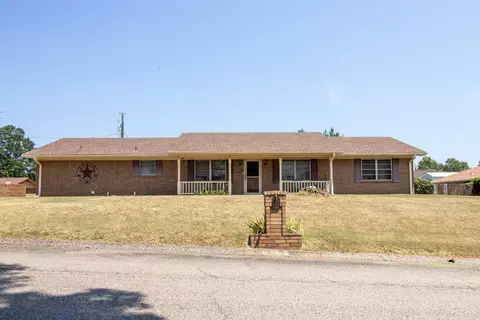 301 E Nancy St, White Oak, TX 75693