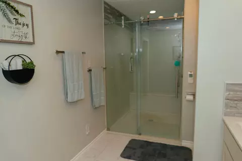 Bath - 105 Claudia Cir, Longview, TX 75605 photo 2 of 5