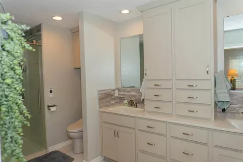 Bath - 105 Claudia Cir, Longview, TX 75605 photo 1 of 5