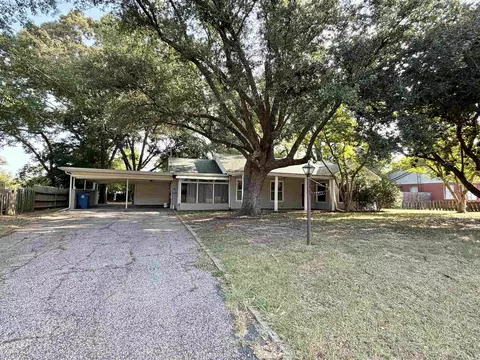 823 Emmons, Kilgore, TX 75662