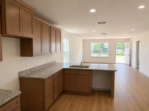 213 Fleming St, Longview, TX 75604 photo 2