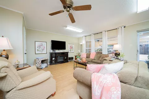Living - 209 Cheryl, Longview, TX 75604 photo 5 of 6