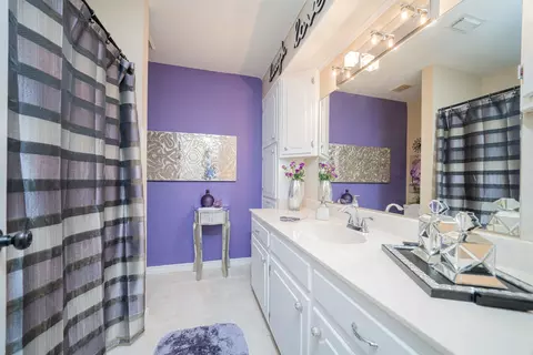 Bath - 209 Cheryl, Longview, TX 75604 photo 3 of 3