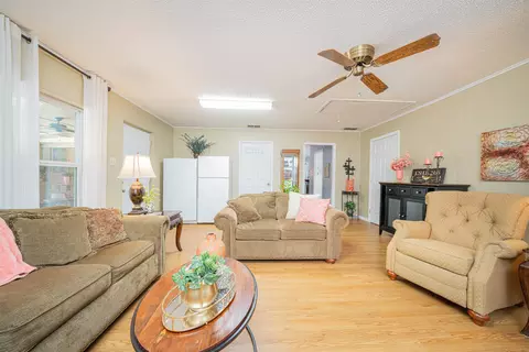 Living - 209 Cheryl, Longview, TX 75604 photo 4 of 6