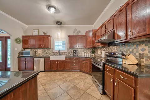 Kitchen - 3514 Thompson Rd, Longview, TX 75604 photo 3 of 5