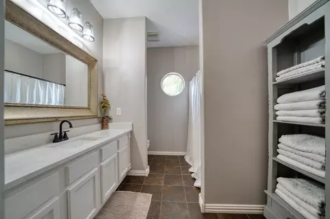 Bath - 3514 Thompson Rd, Longview, TX 75604 photo 3 of 3