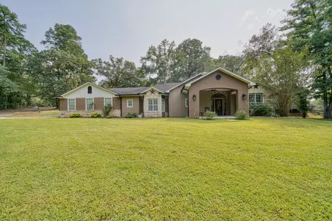 Exterior - 3514 Thompson Rd, Longview, TX 75604 photo 9 of 11