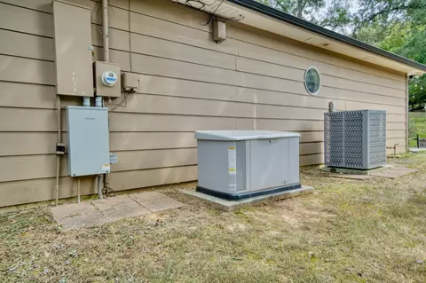 Exterior - 3514 Thompson Rd, Longview, TX 75604 photo 4 of 11