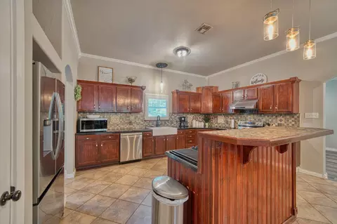Kitchen - 3514 Thompson Rd, Longview, TX 75604 photo 4 of 5
